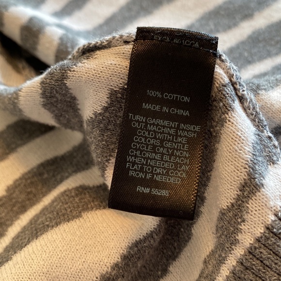 Express Gray White Zebra Print V-Neck Buttoned Cardigan - Picture 9 of 10